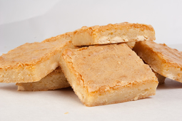 Macadamia Blondies